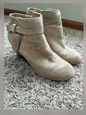 Size 10 tan bow ankle boots